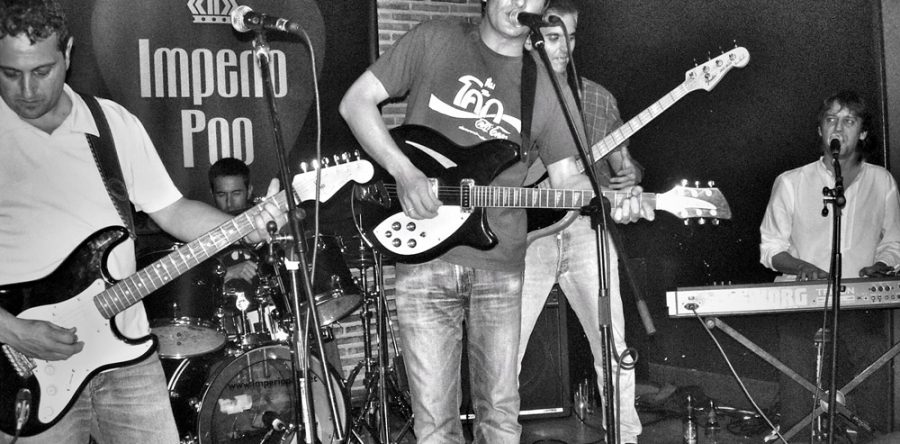 Avec (trabajando con) Chicken in a bun